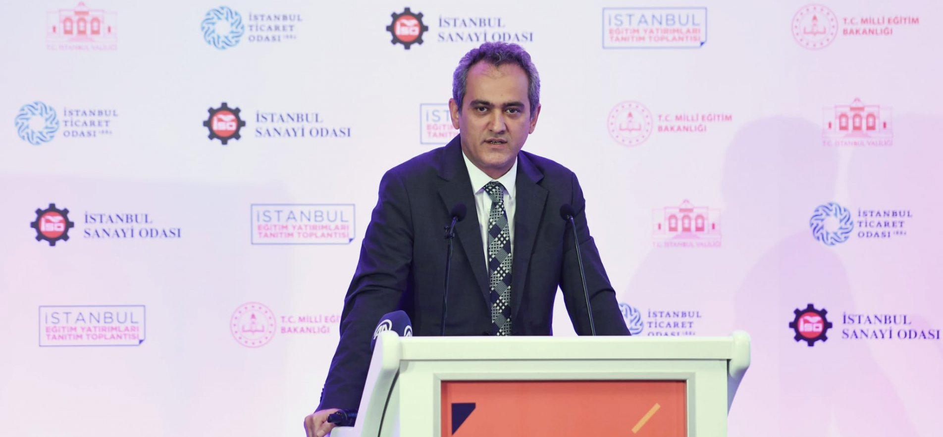 Bakan ÖZER, İstanbul Eğitim Yatırımları Tanıtım Toplantısına Katıldı