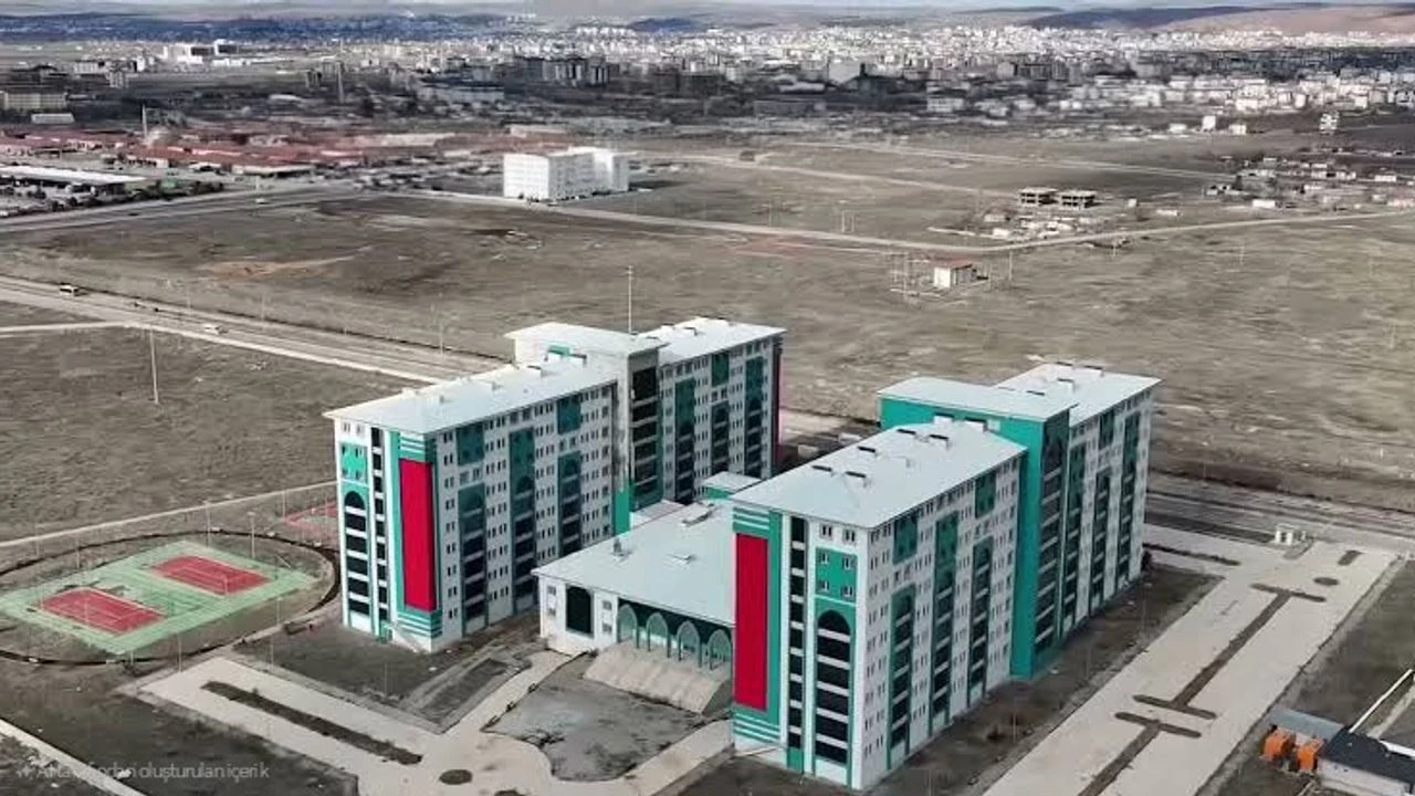 Ücretli Öğretmenlikten Sonra Ücretli Akademisyenlik Dönemi Başlıyor