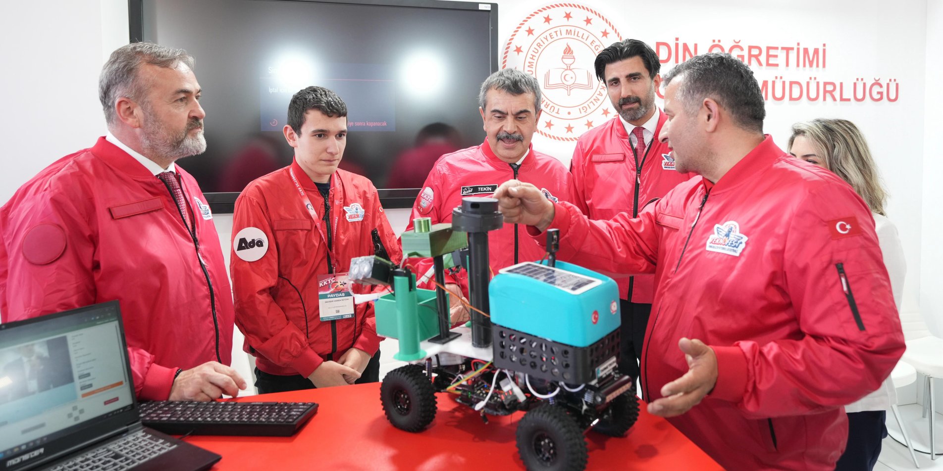 Bakan Tekin, Kktc’de Düzenlenen Teknofest’te Öğrencilerle Bir Araya Geldi