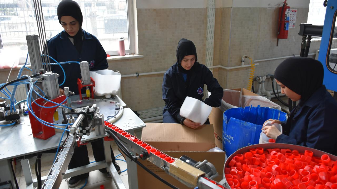 Lise Öğrencileri Plastik Sektörüne Katkı Sağlıyor